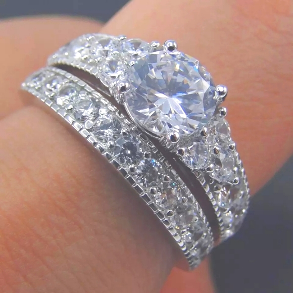Elegant Wedding Ring Set - Picture 4 of 5